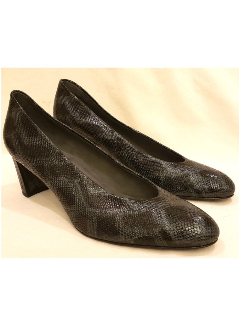 Stuart Weitzman Pump Heel Shoes Size-10M Black Leather Snake Embossed